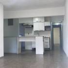 Alquiler de apartamento en el centro, 2 dormitorios y patio, comodo practico y con ventilacion cruzada.