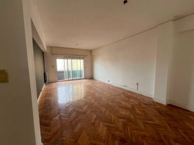 Alquiler apartamento 3 dormitorios | 2 ba&ntilde;os | reciclado | piso alto | centro