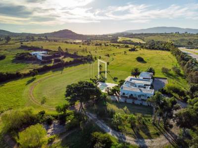 Venta de campo de 340 hect&aacute;reas con maravillosas vistas y construcciones.
