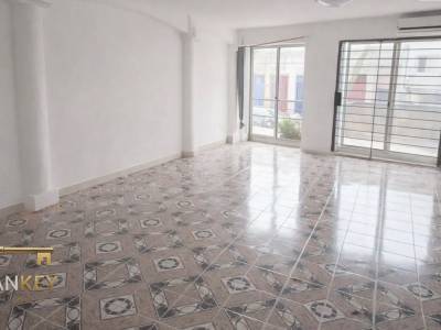 Alquiler de amplio monoambiente con balc&oacute;n y bajos gastos comunes, 45m2  palermo