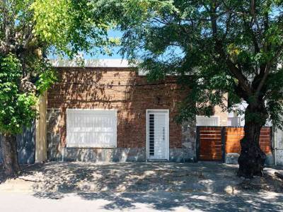 Venta casa 2 dormitorios con patio en las piedras