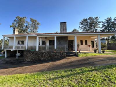 Casa con pileta, parrillero y 1.000 m&sup2; en salto