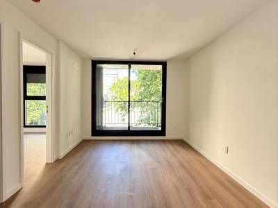 Venta apartamento 1 dormitorio con balc&oacute;n - entrega inmediata - centro (montevideo)