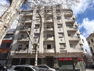 Vendo hermoso apartamento de 90m2, s&uacute;per amplio, muy luminoso de 2 dormitorios sobre la calle andes esq. paysand&uacute;