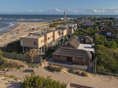Casa en alquiler de 4 suites.  playa brava, jos&eacute; ignacio