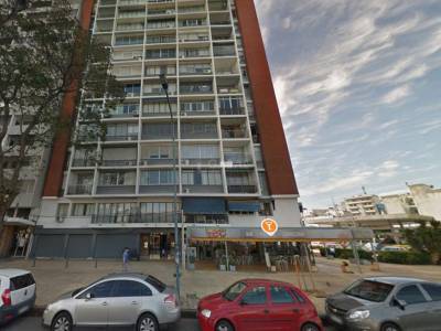 2 dormitorios + servicio, terraza en centro