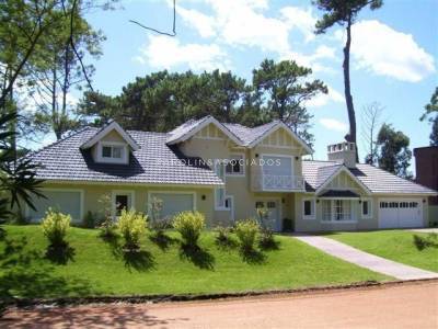Casa en venta de 5 dormitorios en golf, punta del este