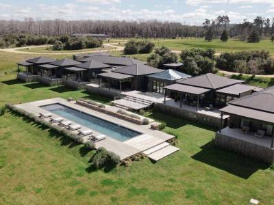 Venta de casa de 6 dormitorios en suite con piscina en puerto quetzal, la barra