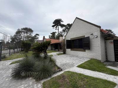 Casa en alquiler anual en cantegril - punta del este