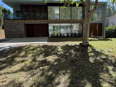 Alquila casa en san nicolas 5 dorm, serv. piscina