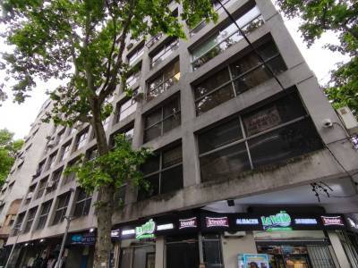 Venta de 3 cocheras en cord&oacute;n