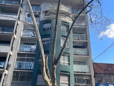 Apto c&eacute;ntrico a mts de 18 c/ terraza s&uacute;per soleado !!