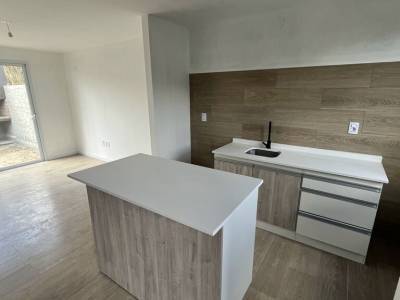 Alquiler casa 2 dormitorios en complejo cerrado acacias, ciudad de la costa
