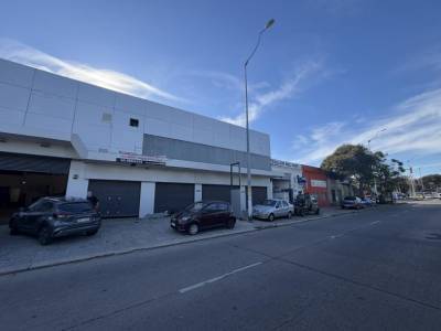 Alquiler | importante local corporativo de 1.475 m&sup2; sobre av. gral. flores